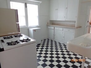 3076 N Bartlett Ave in Milwaukee, WI - Foto de edificio - Building Photo