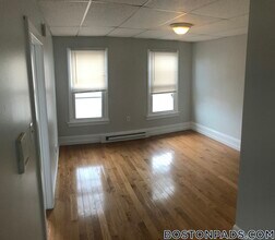 259 Border St, Unit 3 in Boston, MA - Foto de edificio - Building Photo