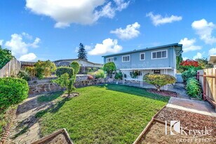 1512 Sereno Dr in Vallejo, CA - Building Photo