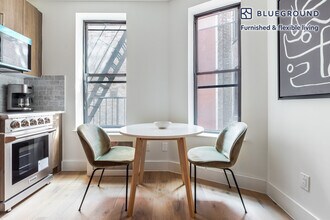 82 Washington Pl in New York, NY - Building Photo - Building Photo