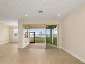 891 Stonewater Lk Ter in Cape Coral, FL - Foto de edificio - Building Photo
