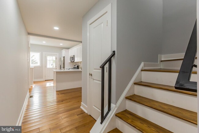 4818 Smick St, Unit 1 in Philadelphia, PA - Foto de edificio - Building Photo