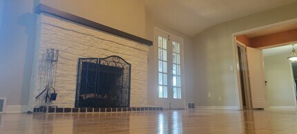 19101 Delton Ave in Minnetonka, MN - Building Photo - Building Photo