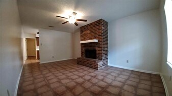 3008 Manor Ln in Huntsville, TX - Building Photo