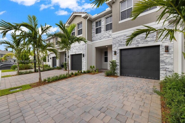 131 SW 171st Terrace in Pembroke Pines, FL - Building Photo - Building Photo
