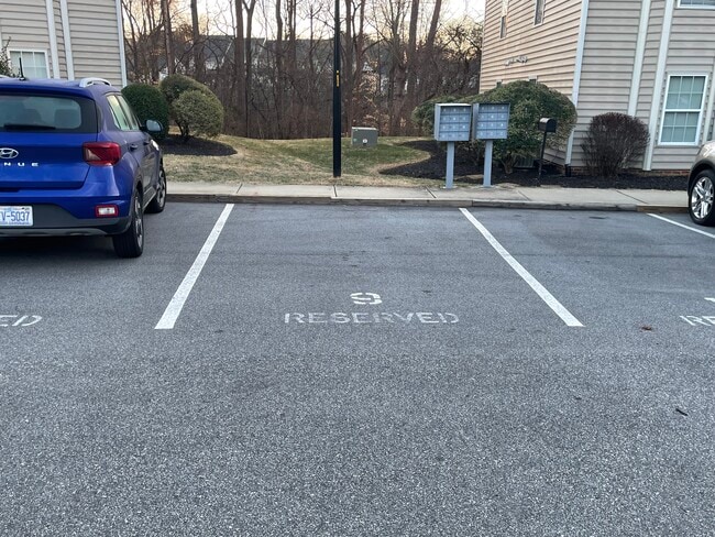 6704 W Friendly Ave, Unit 4J in Greensboro, NC - Foto de edificio - Building Photo