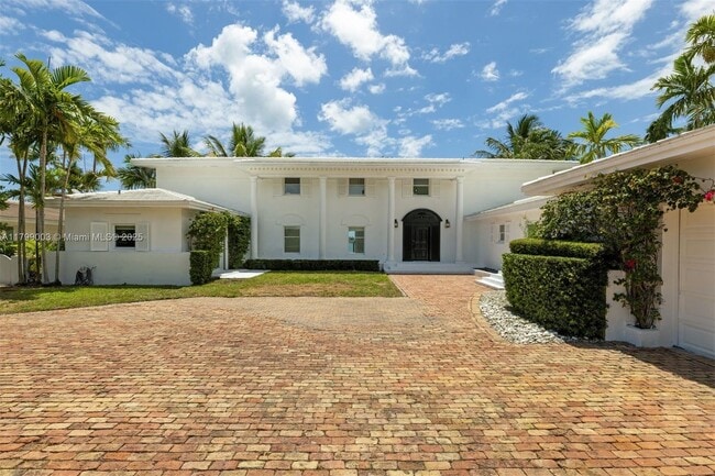 property at 610 Sabal Palm Rd