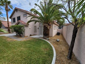 1725 Wandering Winds Way in Las Vegas, NV - Building Photo - Building Photo
