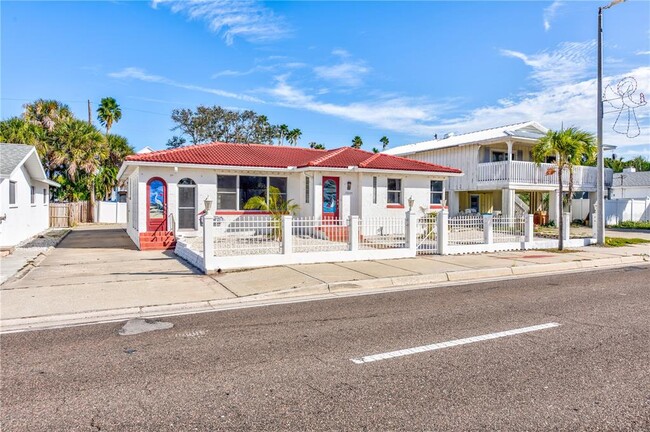 16245 Gulf Blvd in Redington Beach, FL - Building Photo - Building Photo