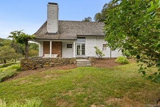 20 Old Post Rd in Bedford, NY - Building Photo - Building Photo