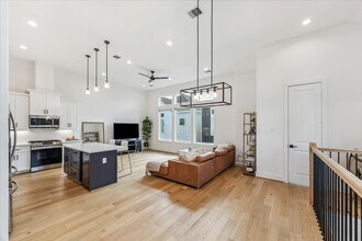 105 W Whitney St in Houston, TX - Foto de edificio - Building Photo