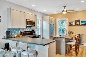 1 Riverside Pl in Cambridge, MA - Building Photo - Building Photo