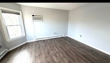 452 Main St, Unit 5 in Melrose, MA - Foto de edificio - Building Photo