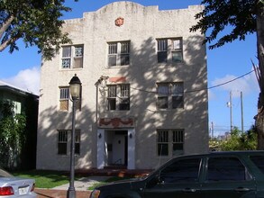 843 SW 13th Ave in Miami, FL - Foto de edificio - Building Photo