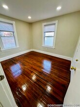 35 Humphreys St in Boston, MA - Building Photo - Building Photo