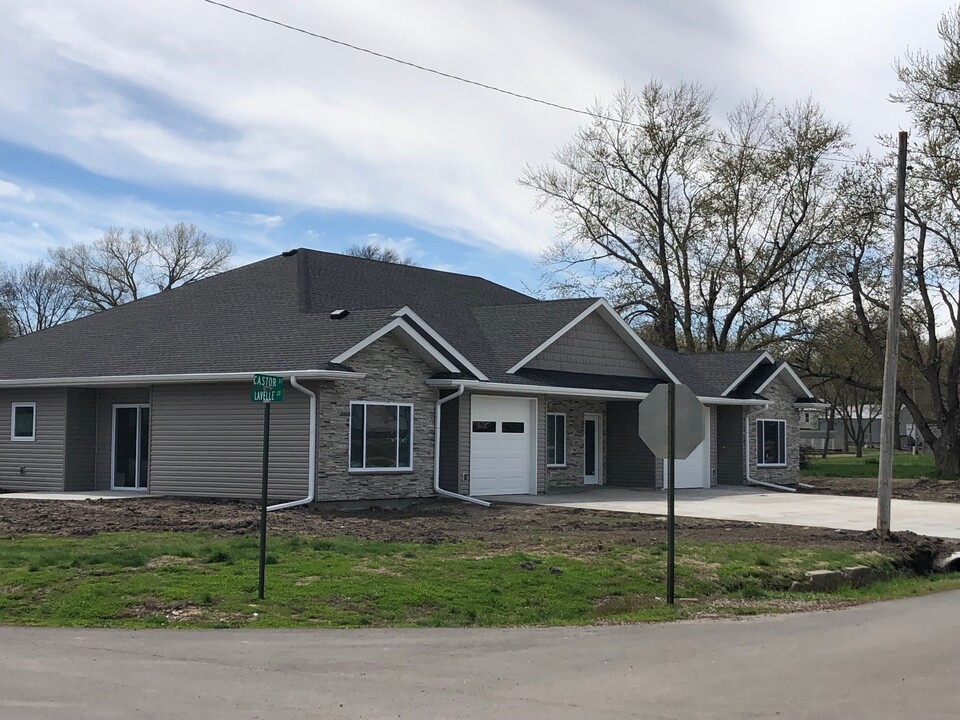 304 Castor St in Diller, NE - Building Photo