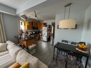 6421 N Greenview Ave, Unit 3E in Chicago, IL - Foto de edificio - Building Photo