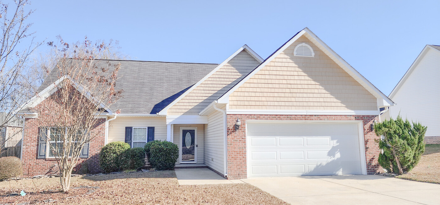 1520 Seabiscuit Dr in Parkton, NC - Building Photo