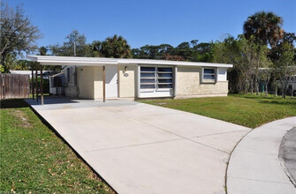 1343 Barbizon Ln in Naples, FL - Building Photo - Building Photo