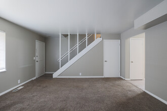 Westborough Arms Apartments and Townhomes in Wichita, KS - Building Photo - Interior Photo