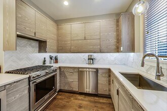 2339 N Drake Ave in Chicago, IL - Building Photo - Building Photo