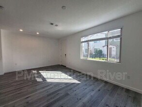 3007 Mesmerizing Walk in Sacramento, CA - Building Photo - Building Photo