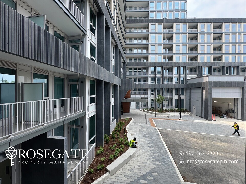 3240 William Coltson Ave in Oakville, ON - Building Photo