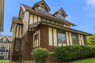 149 E Gilman St in Madison, WI - Building Photo