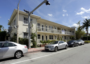 605 77th St in Miami Beach, FL - Foto de edificio - Building Photo