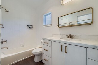 226 24th Ave E in Seattle, WA - Foto de edificio - Building Photo