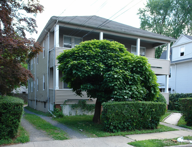 11 Minerva Pl in White Plains, NY - Foto de edificio - Building Photo