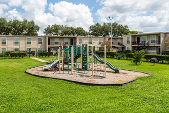 Kingswood Village Apartments in Houston, TX - Building Photo - Building Photo