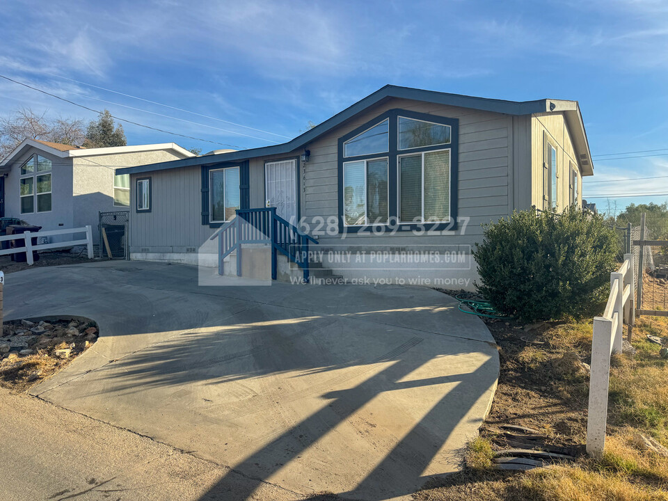 23613 Lodge Dr in Canyon Lake, CA - Building Photo