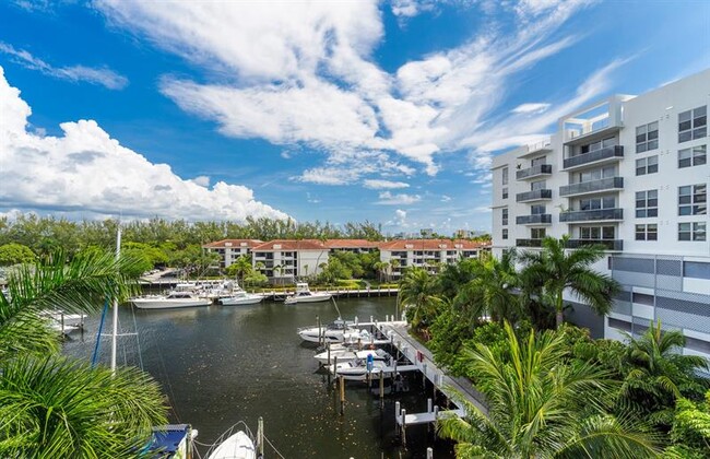 property at 3321 Port Royale Dr S