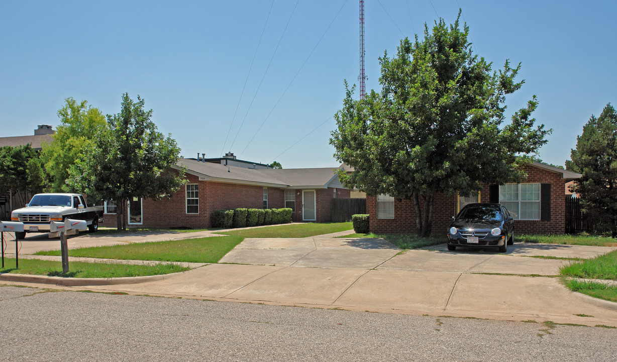 7404 Waco Ave in Lubbock, TX - Building Photo