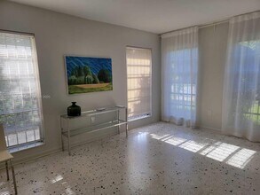 1825 SW 19th St in Miami, FL - Building Photo - Building Photo