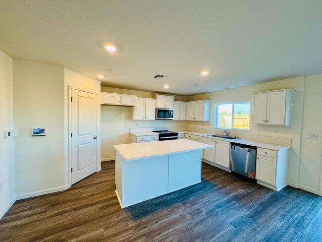 1672 Cameo Dr in Los Banos, CA - Building Photo - Building Photo