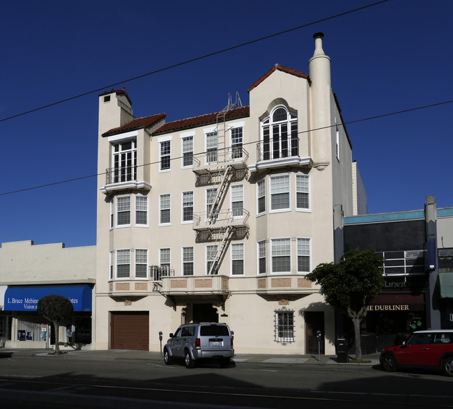 330 W Portal Ave in San Francisco, CA - Foto de edificio - Building Photo