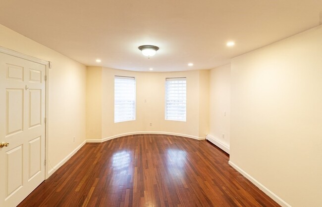 31 E Concord St, Unit 1 in Boston, MA - Building Photo - Building Photo