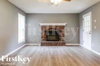 303 Monroe Ave in Belton, MO - Foto de edificio - Building Photo