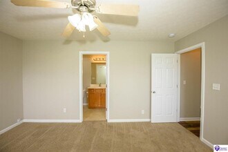 122 W Donna Reed Blvd in Cecilia, KY - Building Photo - Building Photo