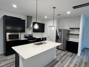 3220 Crown Gate Dr in Houston, TX - Building Photo - Building Photo