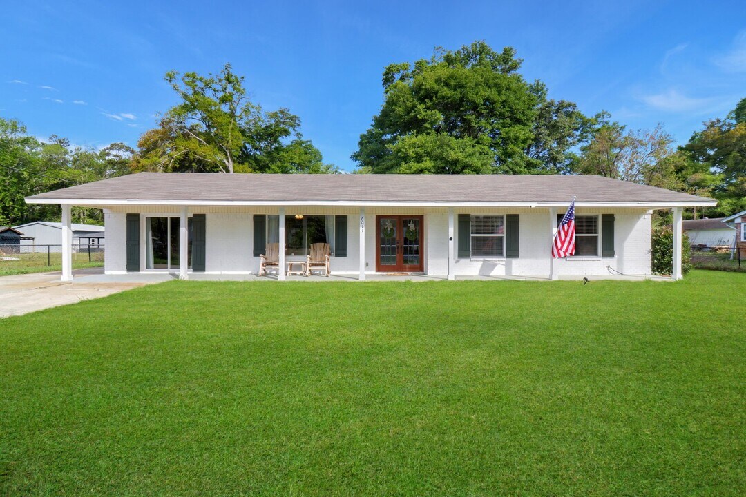6011 Morning Mist Dr in Beaufort, SC - Building Photo