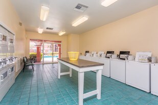 Villa Biscayne in Homestead, FL - Building Photo