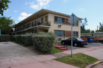 1935 Normandy Dr in Miami Beach, FL - Building Photo - Building Photo