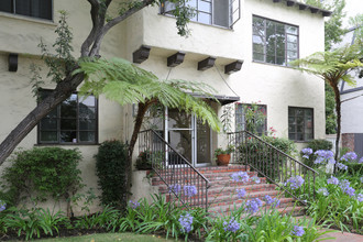 149 S Oakhurst Dr in Beverly Hills, CA - Building Photo - Building Photo