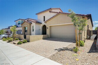 11831 Giroma Ave in Las Vegas, NV - Building Photo - Building Photo