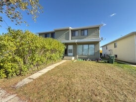 4103-4146 46 St in Bonnyville, AB - Building Photo