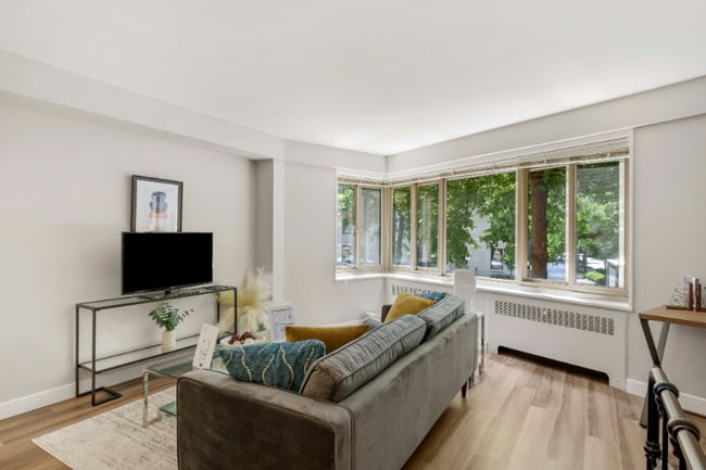 property at 98 E Banks St