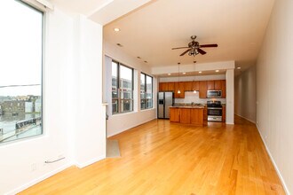 1001 N Milwaukee Ave in Chicago, IL - Building Photo - Building Photo